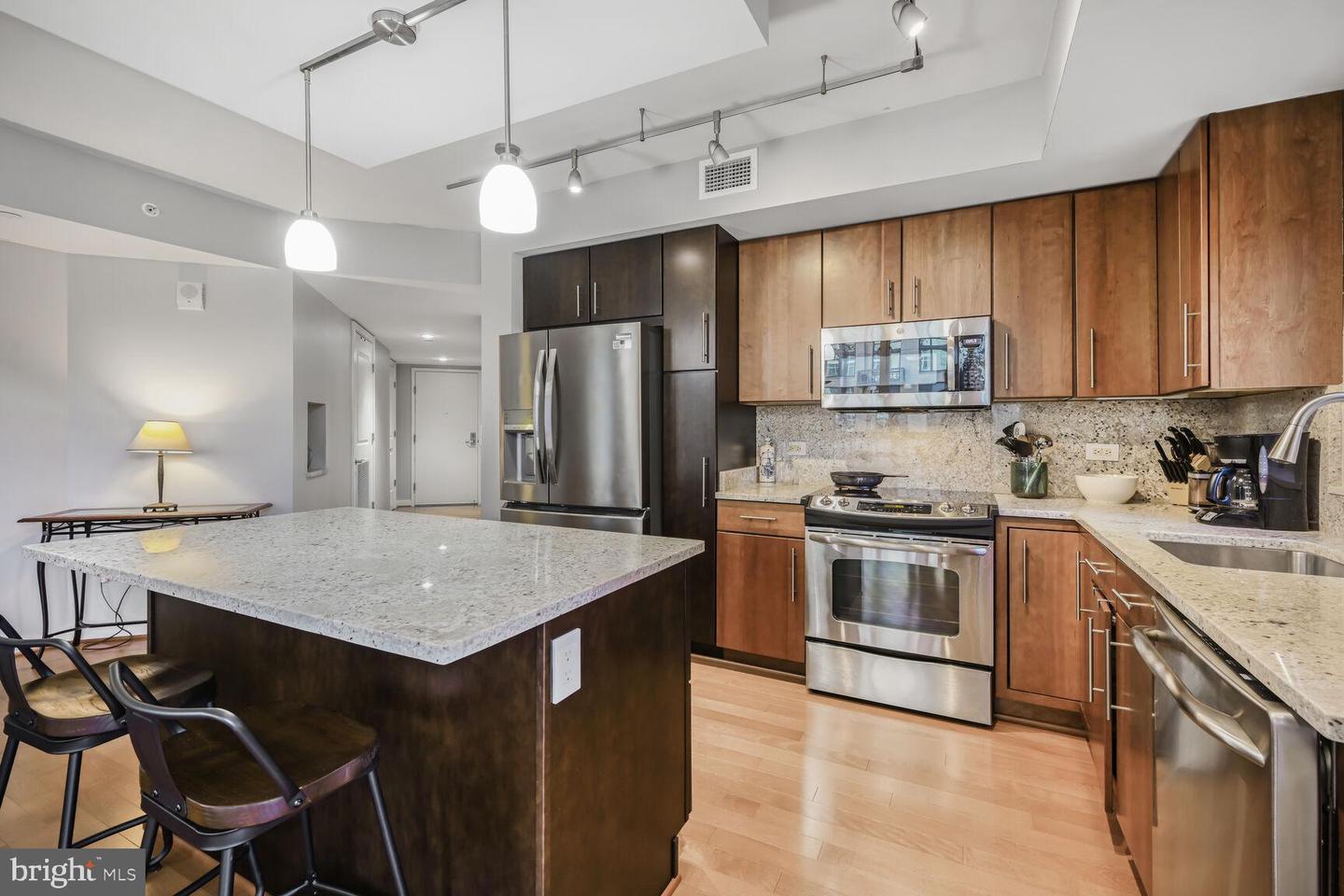 1025 1st St SE #815
