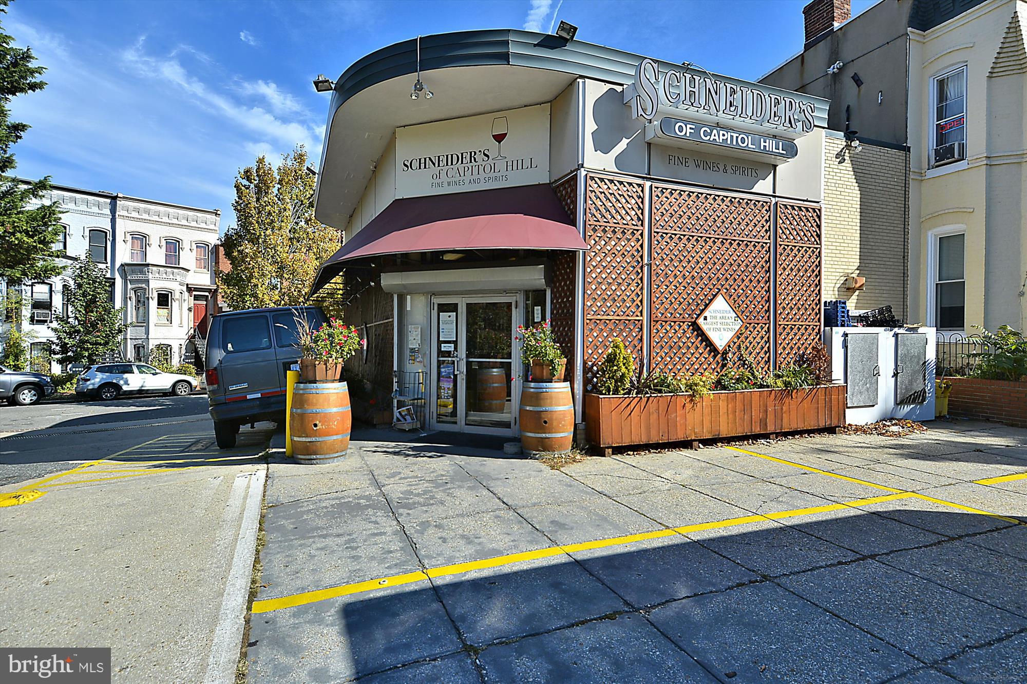 1214 E CAPITOL ST NE