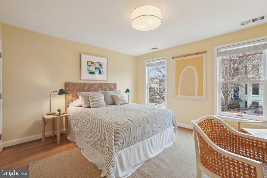 205 6th St SE