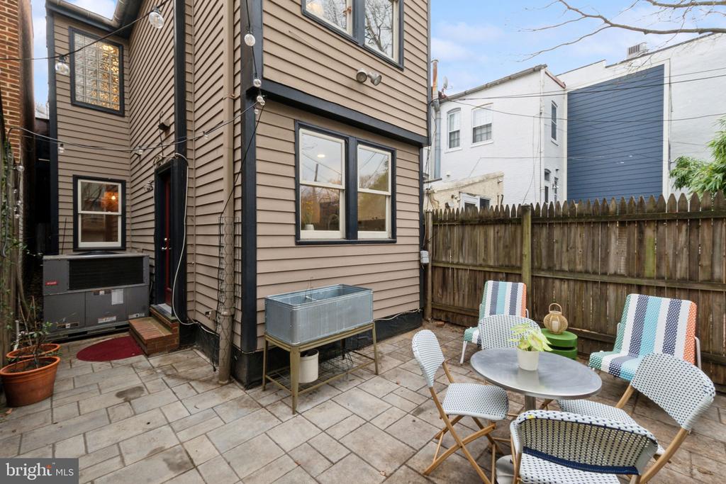 205 6th St SE