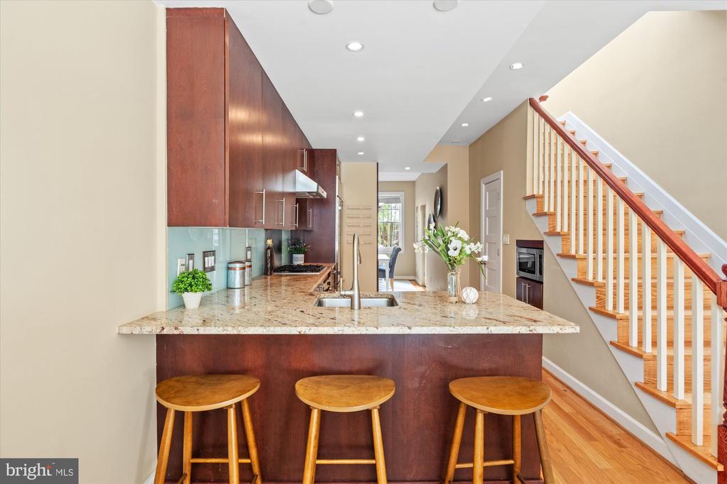 818 New Hampshire Ave NW