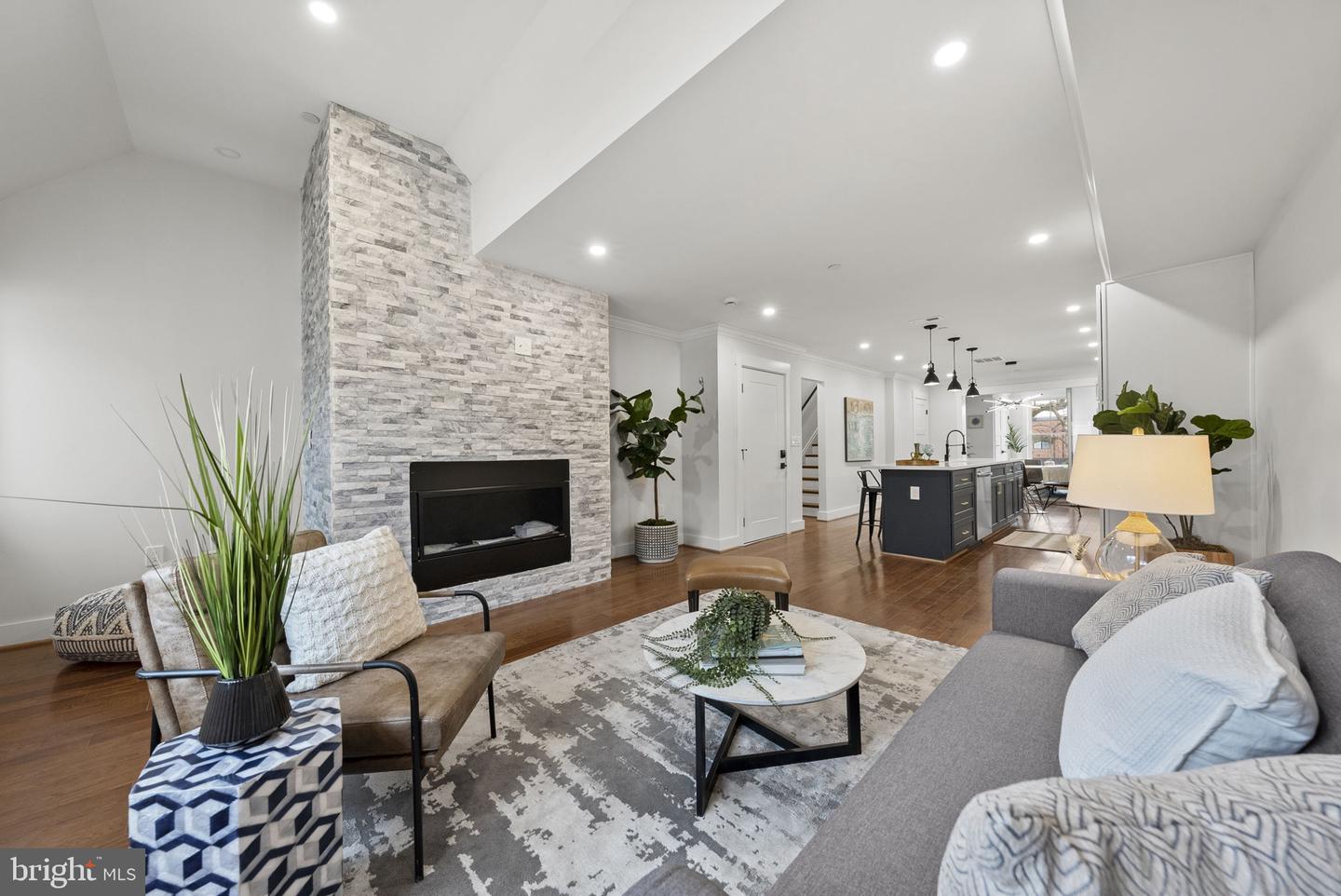 1242 Meigs Pl NE #3
