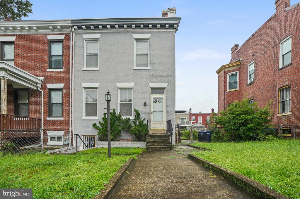 448 Park Rd NW