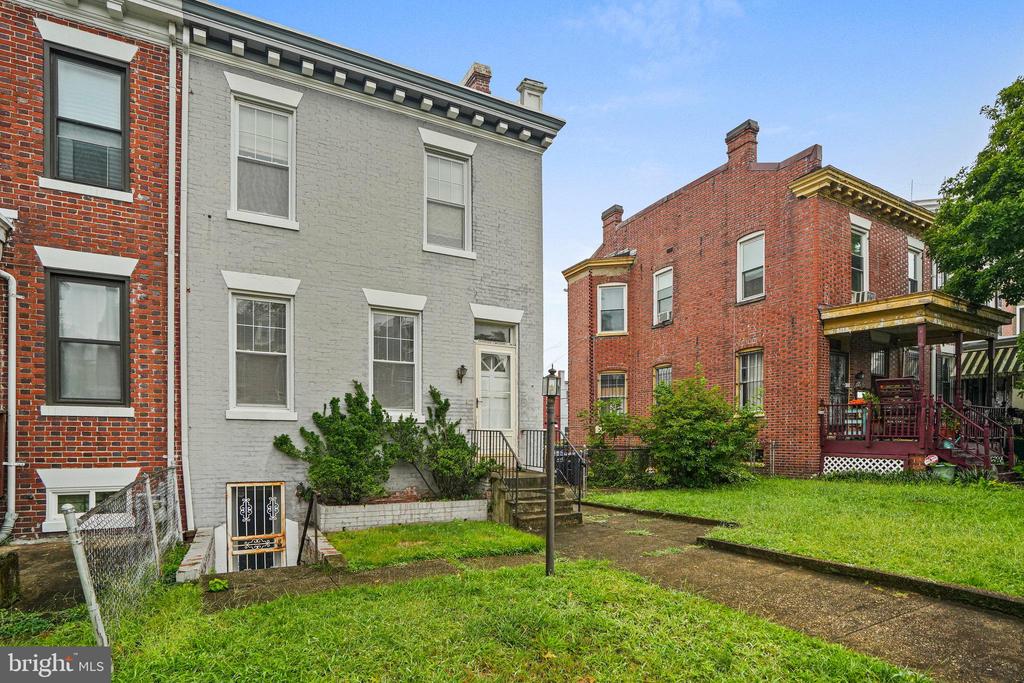 448 Park Rd NW