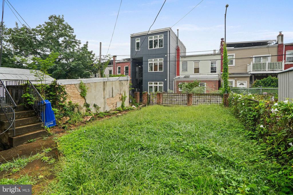 448 Park Rd NW