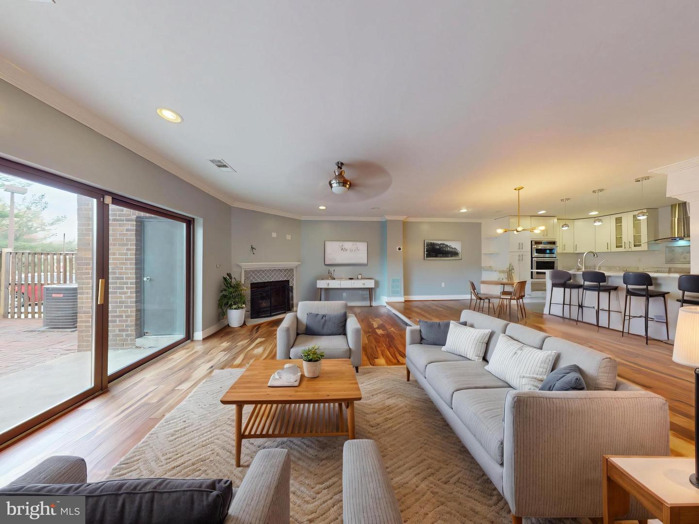 4 HAWTHORNE CT NE #4