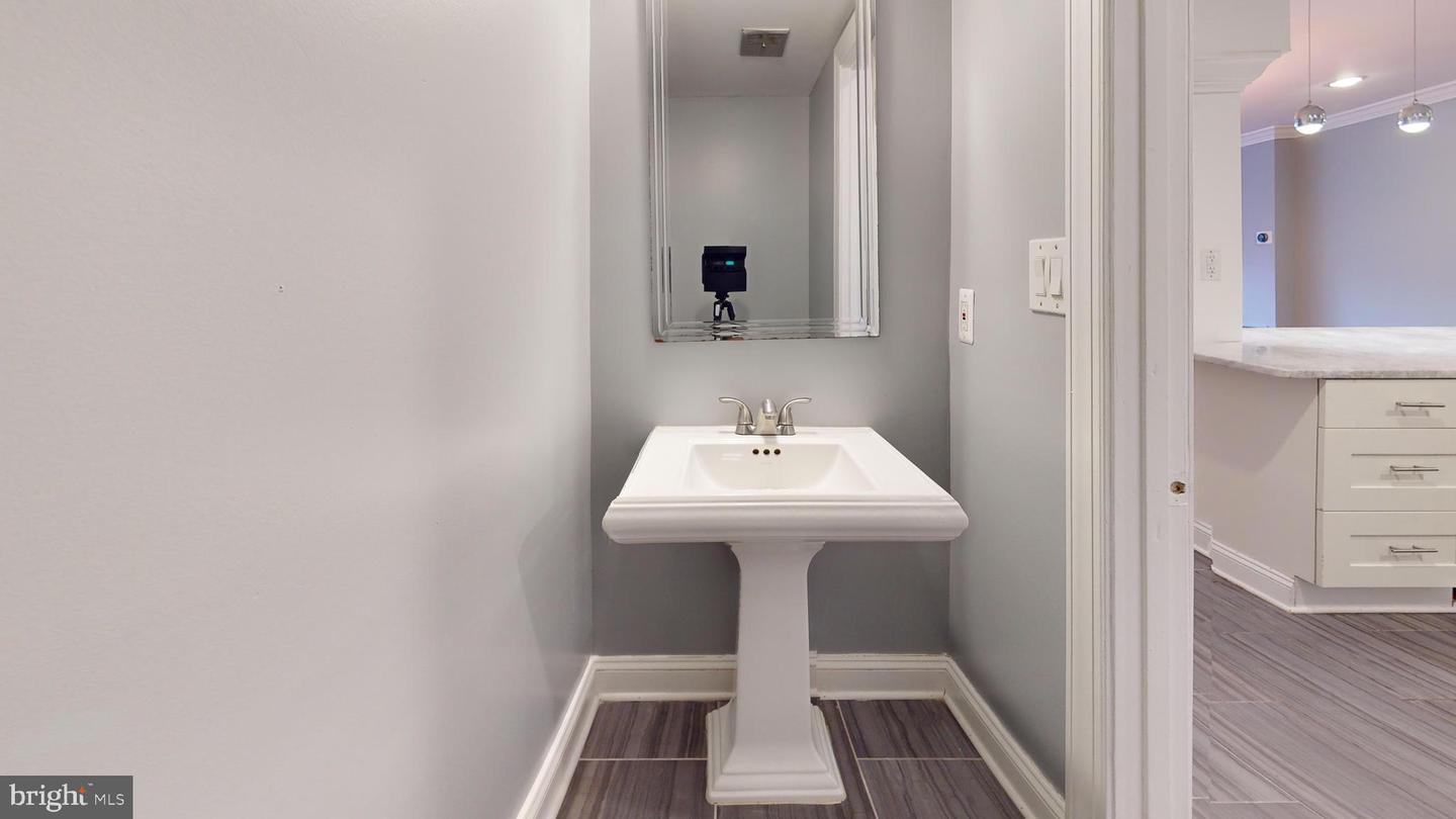 4 HAWTHORNE CT NE #4