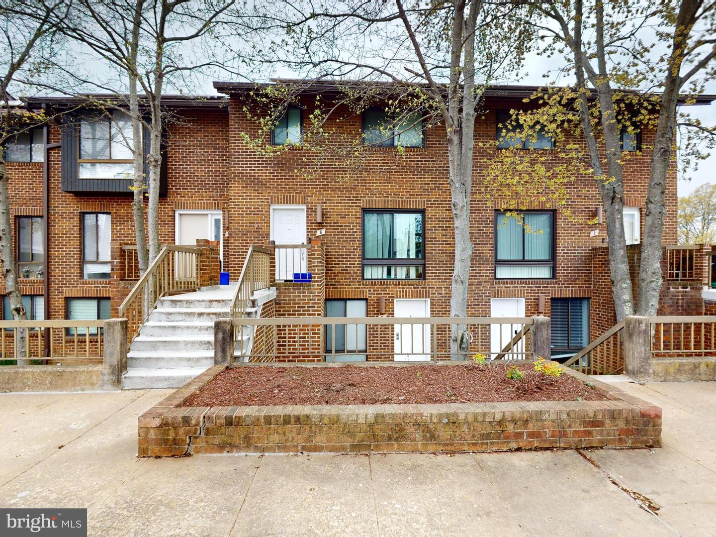 4 HAWTHORNE CT NE #4