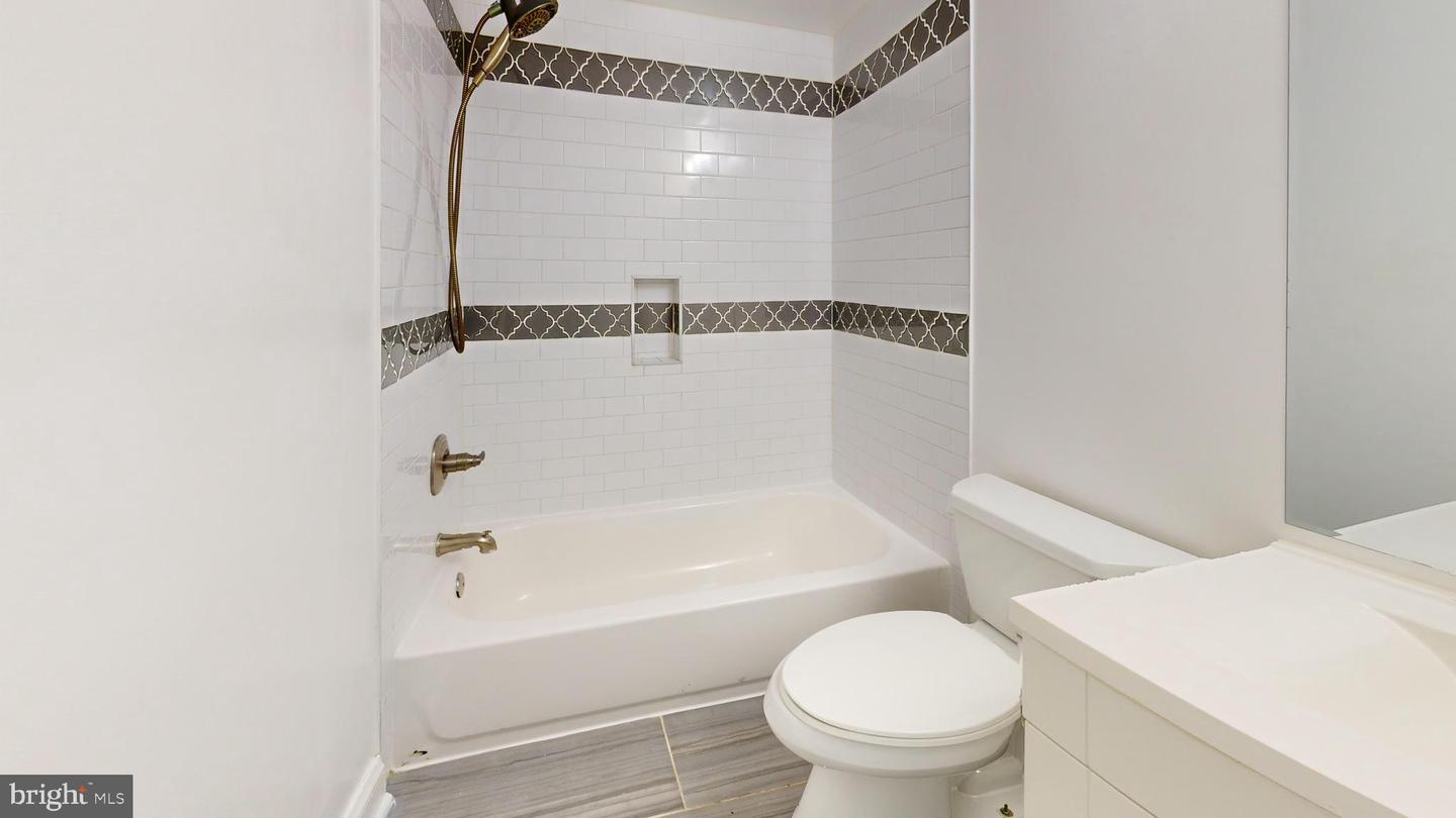 4 HAWTHORNE CT NE #4
