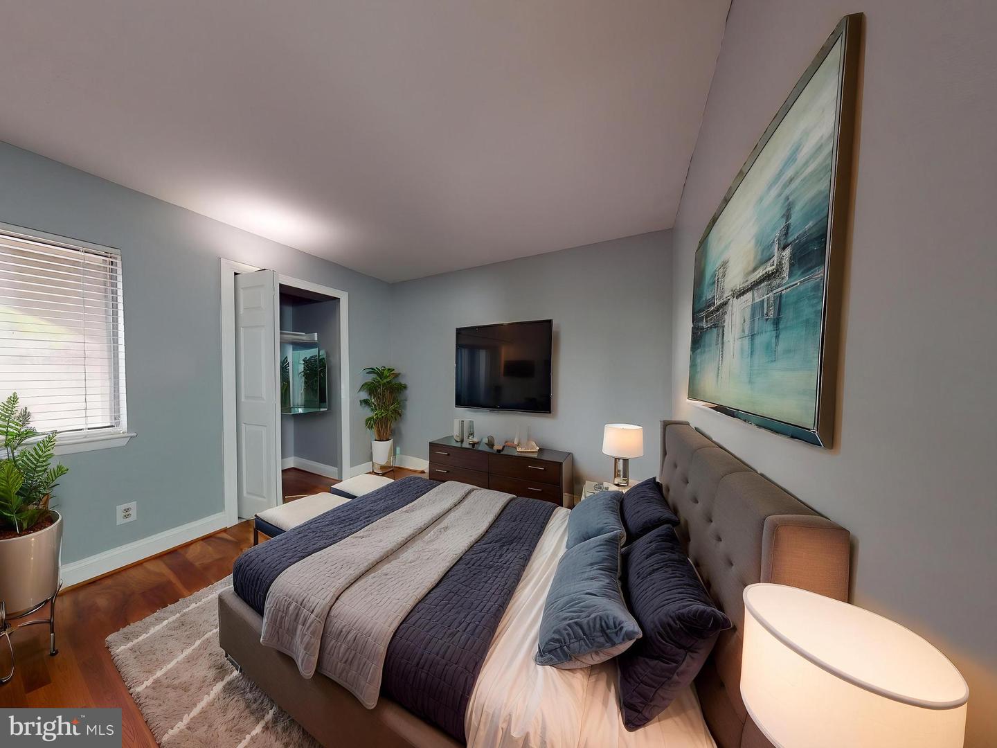 4 HAWTHORNE CT NE #4