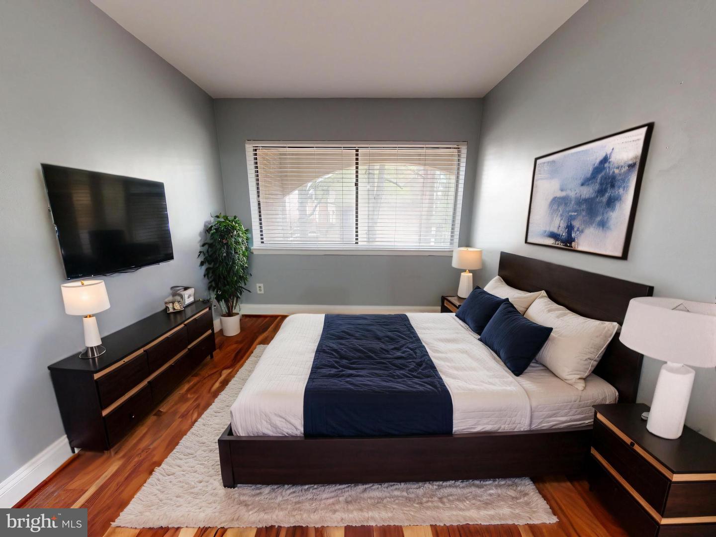 4 HAWTHORNE CT NE #4