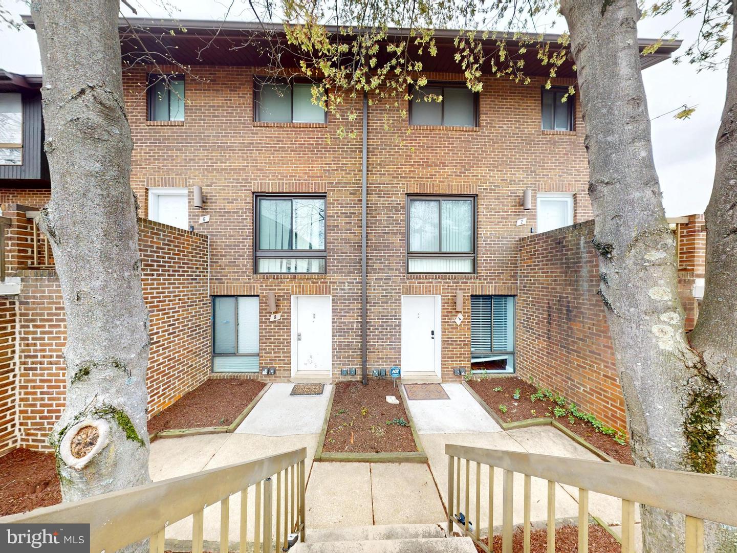 4 HAWTHORNE CT NE #4