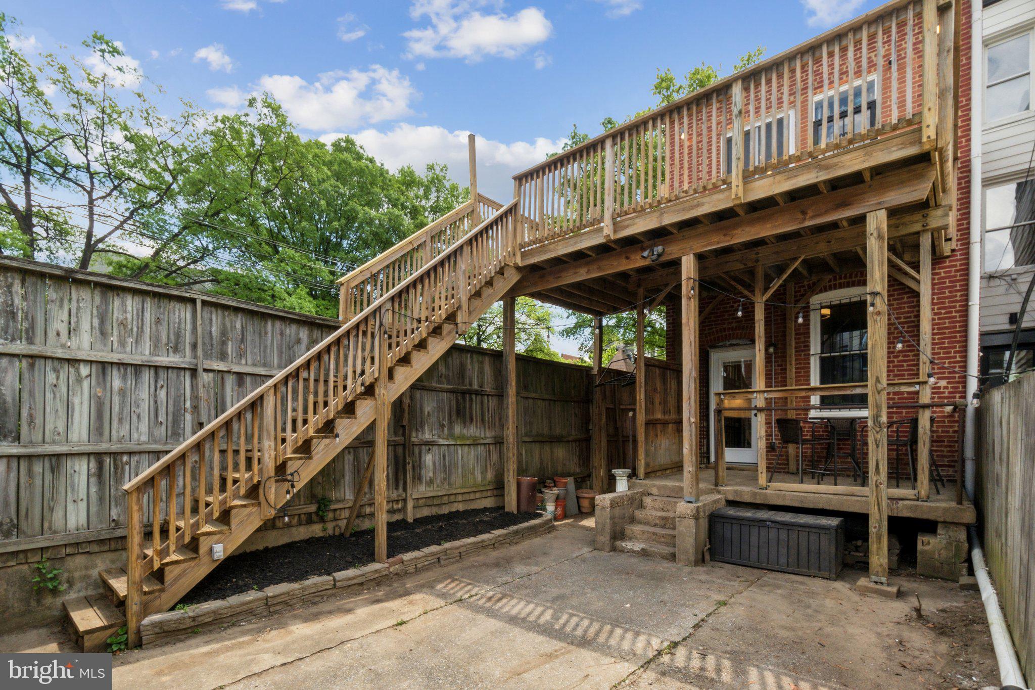 915 Westminster St NW