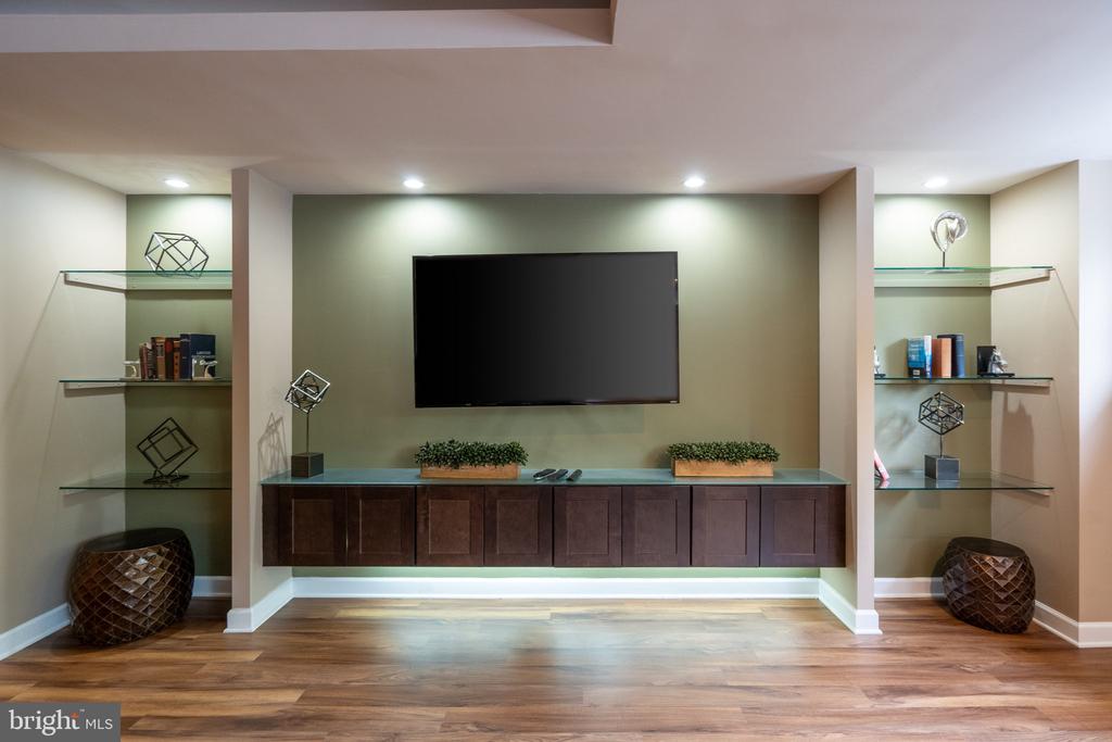 2111 WISCONSIN AVE NW #512