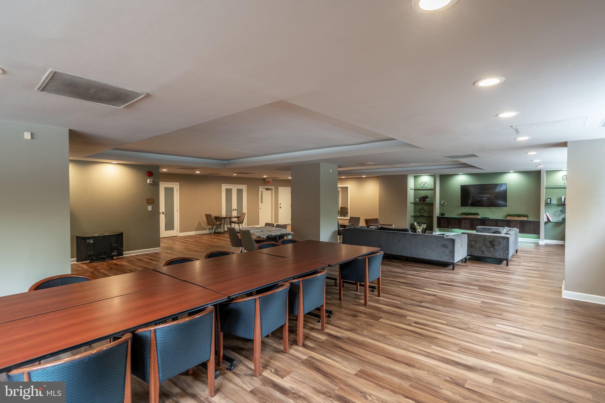2111 WISCONSIN AVE NW #512