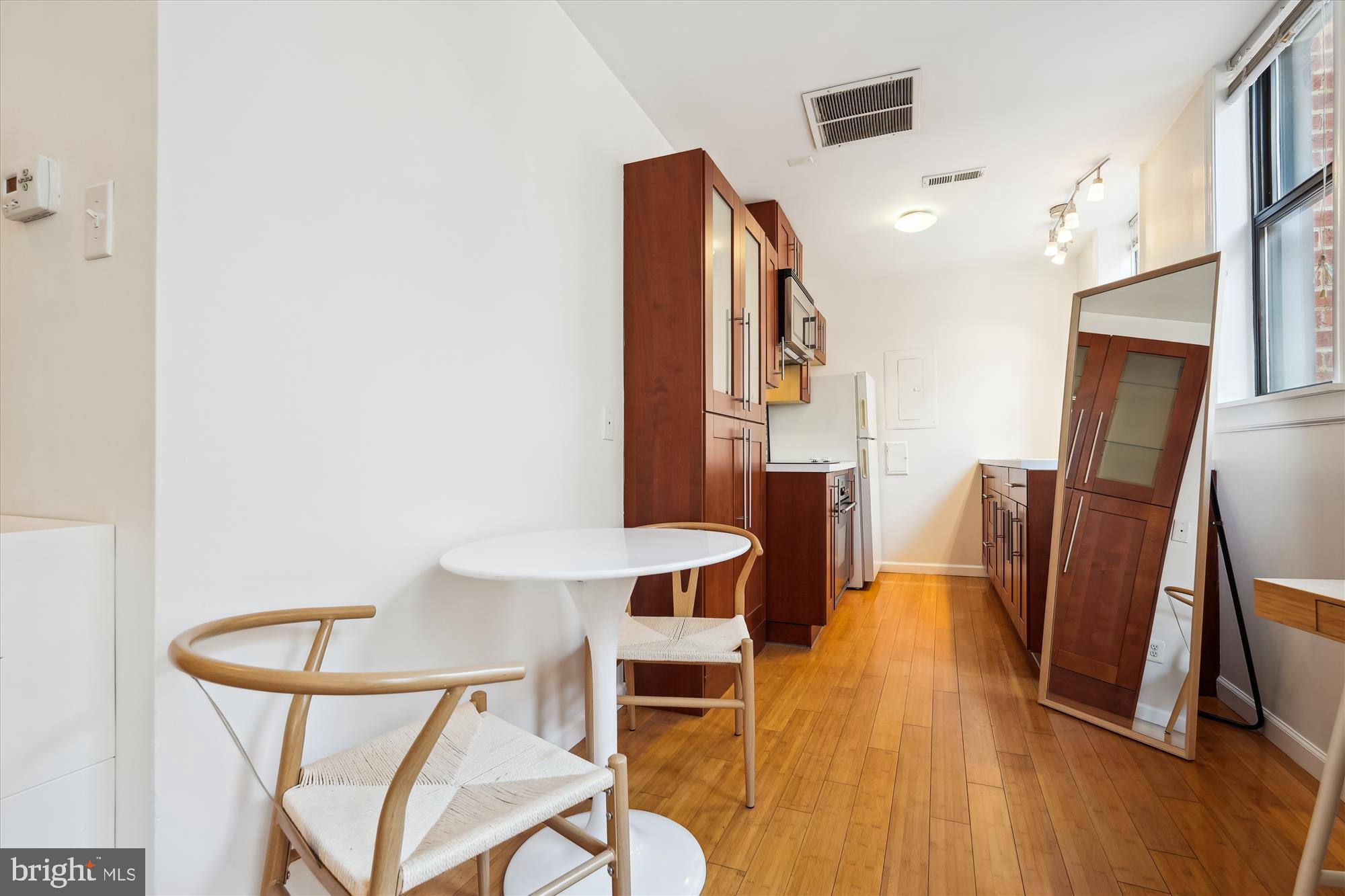 1842 CALIFORNIA ST NW #20B