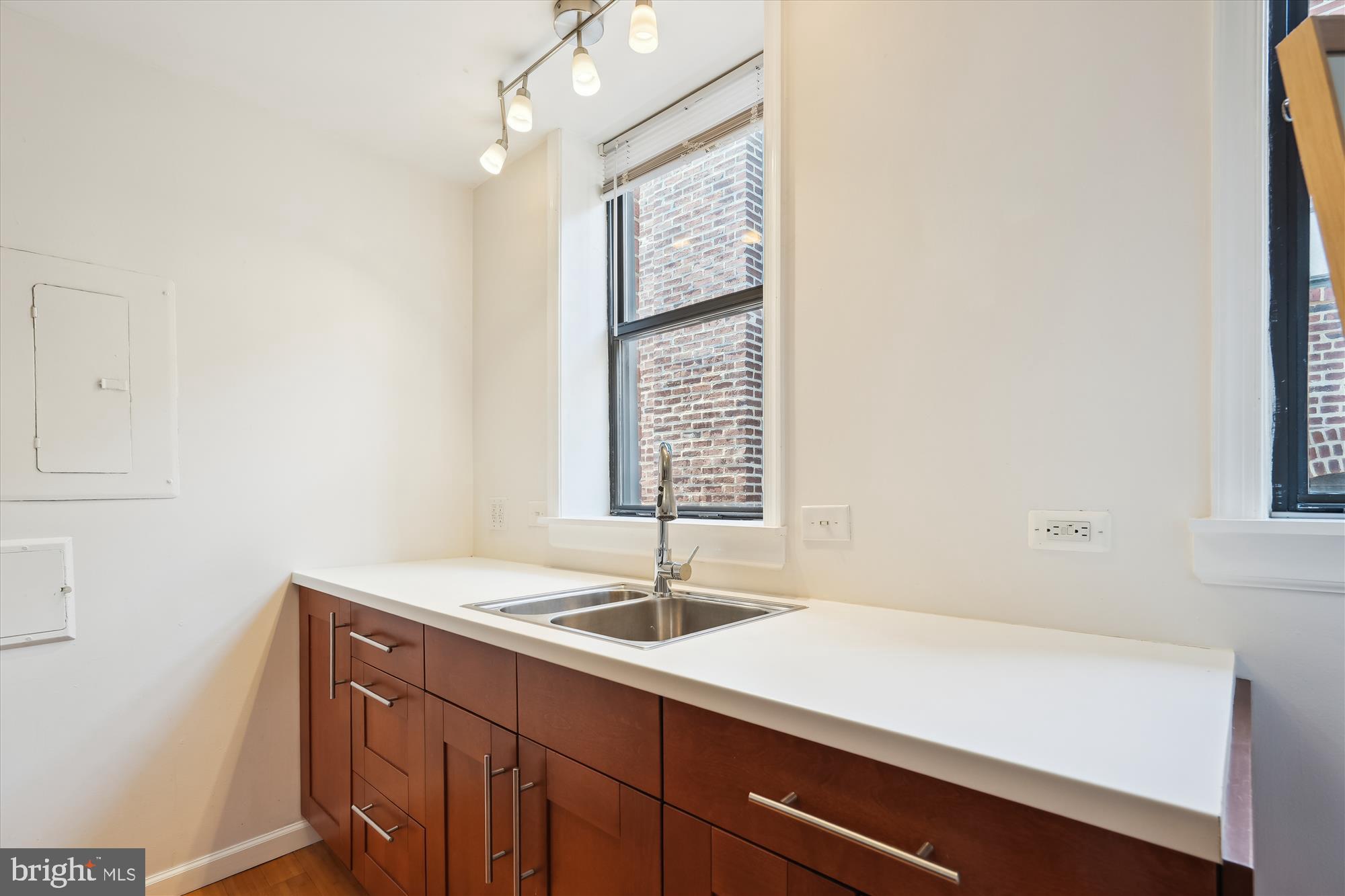 1842 CALIFORNIA ST NW #20B