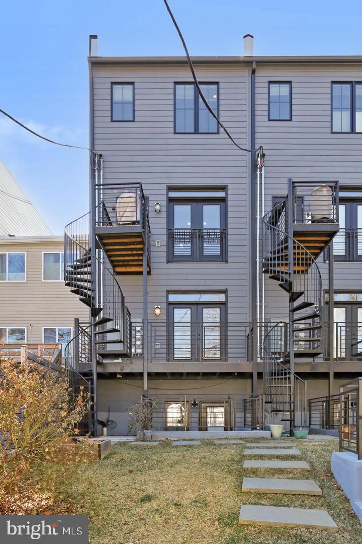 523 LONGFELLOW ST NW #1
