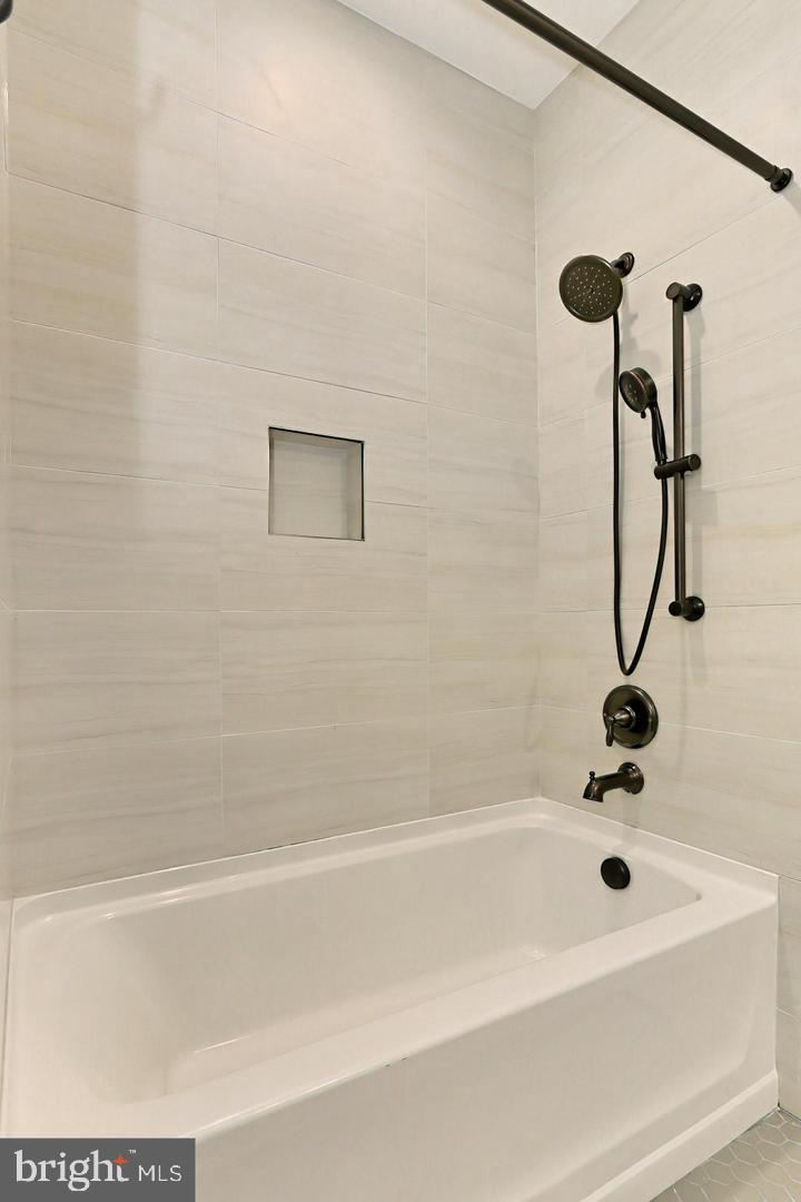 523 LONGFELLOW ST NW #1