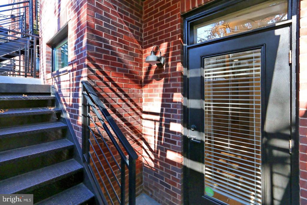 523 LONGFELLOW ST NW #1
