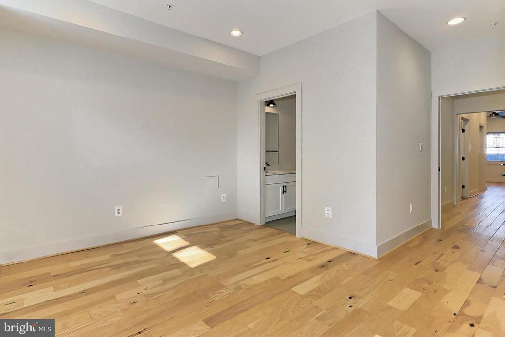 523 LONGFELLOW ST NW #1