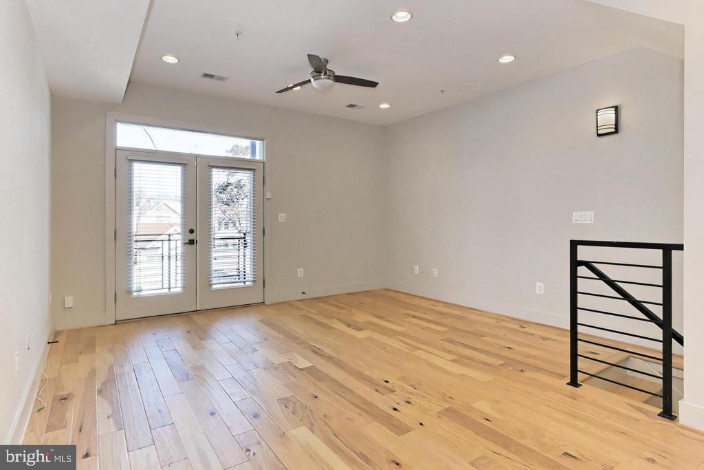 523 LONGFELLOW ST NW #1