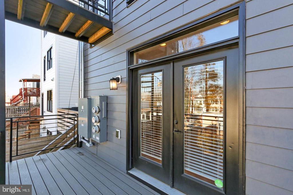 523 LONGFELLOW ST NW #1