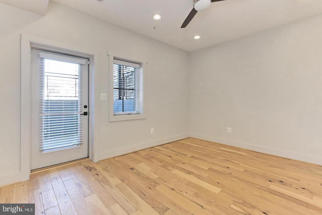 523 LONGFELLOW ST NW #1