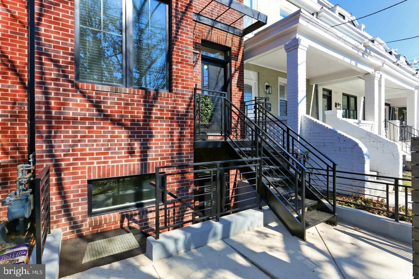 523 LONGFELLOW ST NW #1