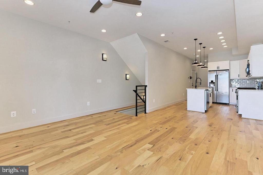 523 LONGFELLOW ST NW #1