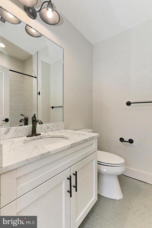 523 LONGFELLOW ST NW #1