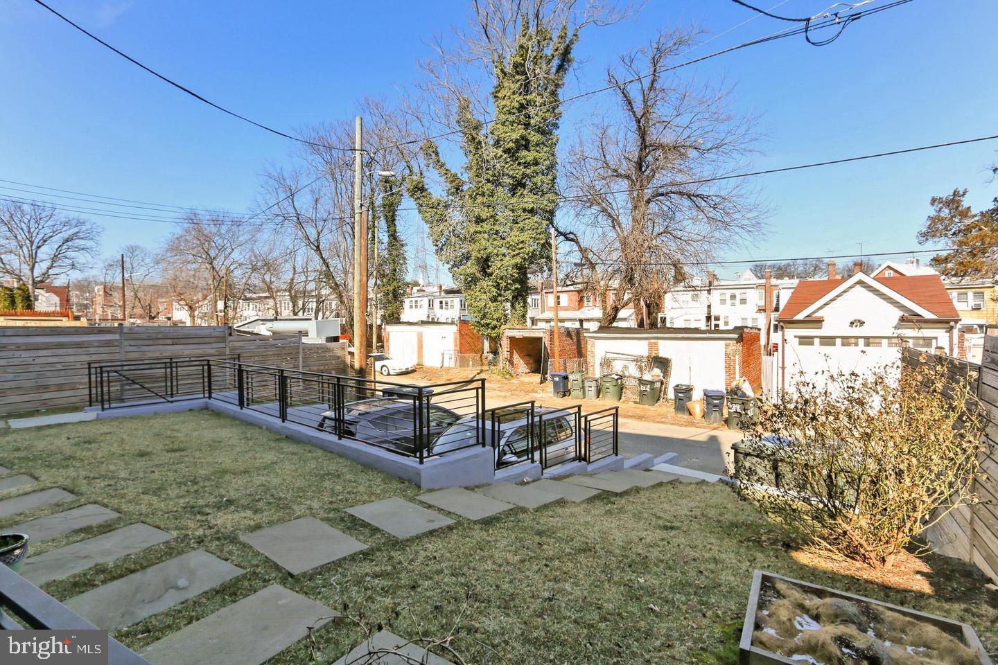 523 LONGFELLOW ST NW #1