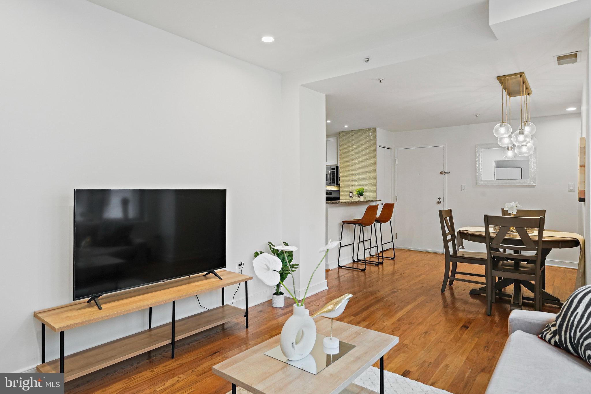 1445 N St NW #205