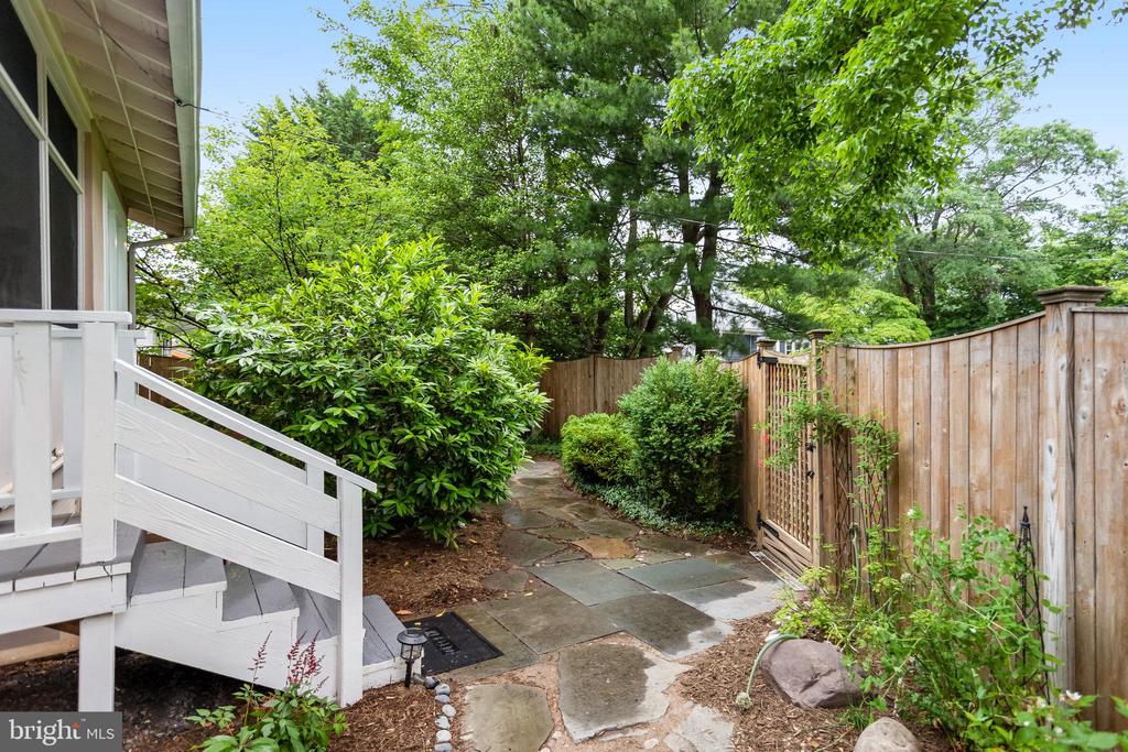 815 Aspen St NW