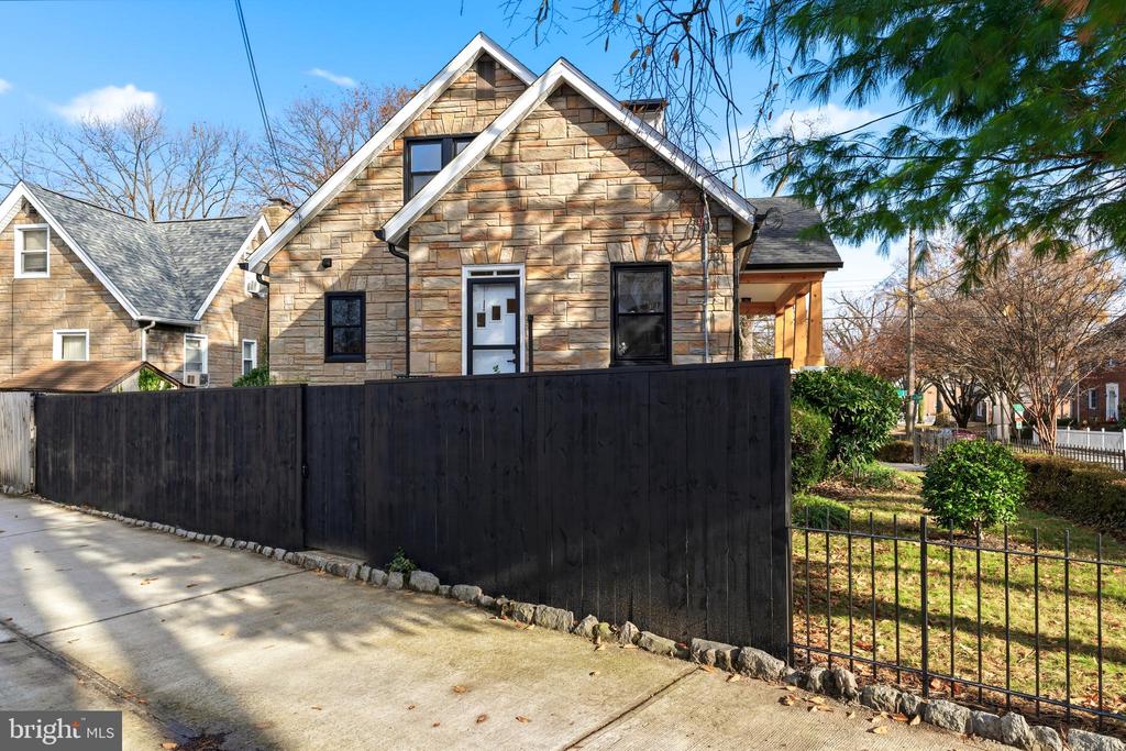 801 VAN BUREN STREET NW