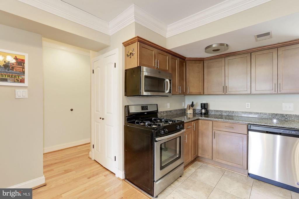 1034 6TH ST NE #202