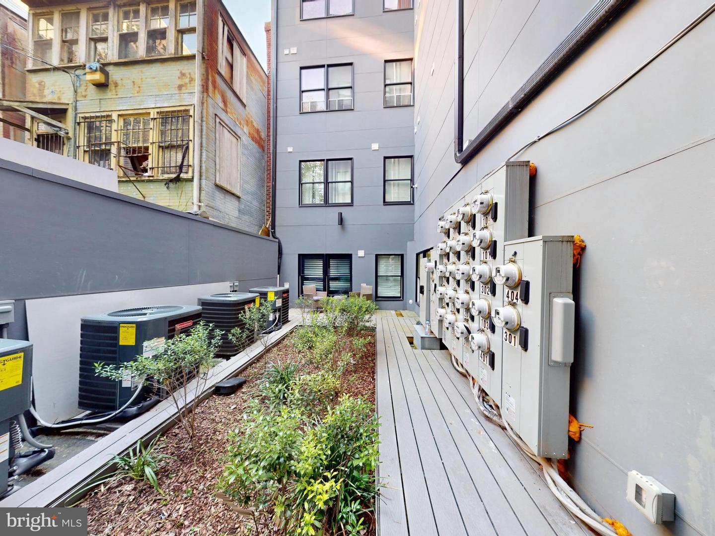 927 Kennedy St NW #303