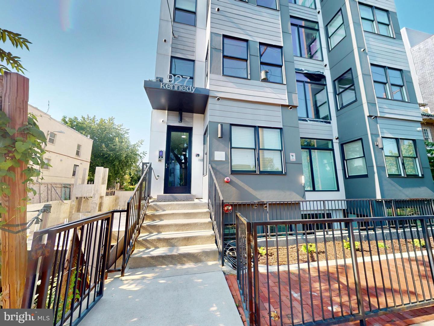 927 Kennedy St NW #303