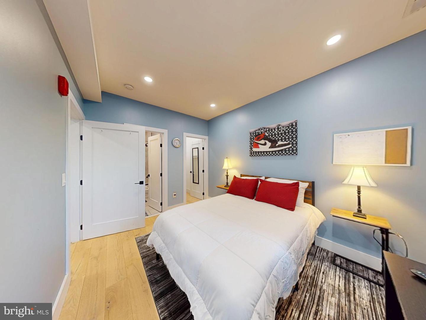 927 Kennedy St NW #303