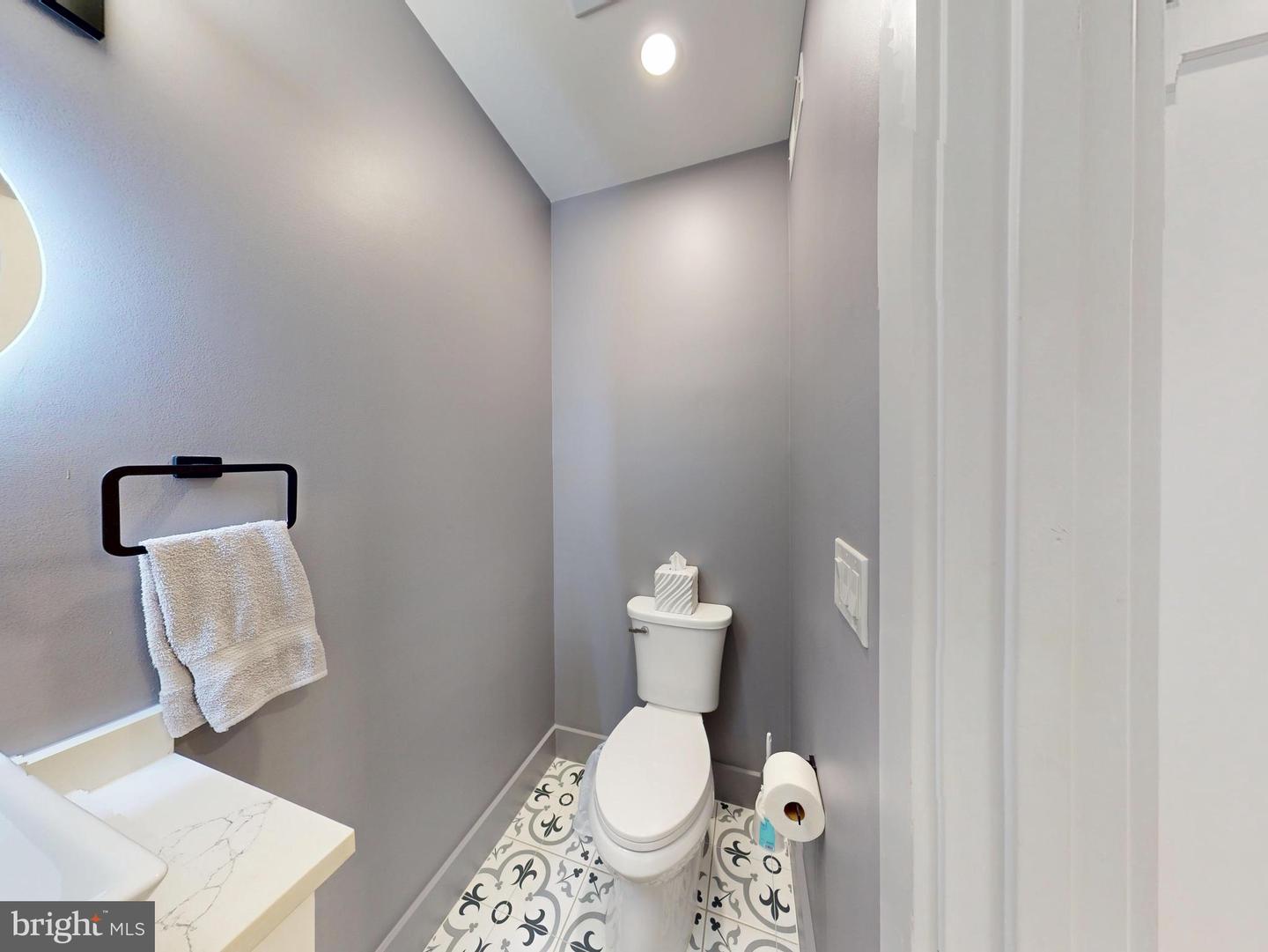 927 Kennedy St NW #303
