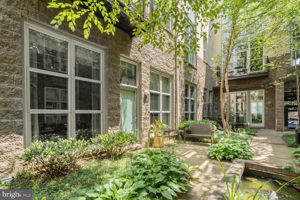 2380 CHAMPLAIN ST NW #104