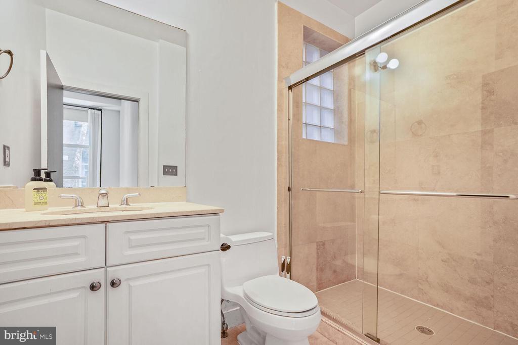 2380 CHAMPLAIN ST NW #104