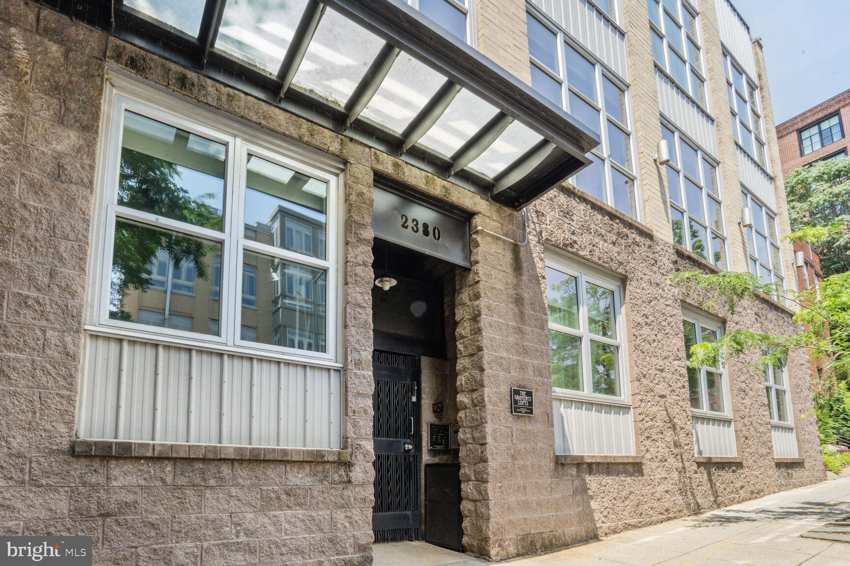 2380 CHAMPLAIN ST NW #104