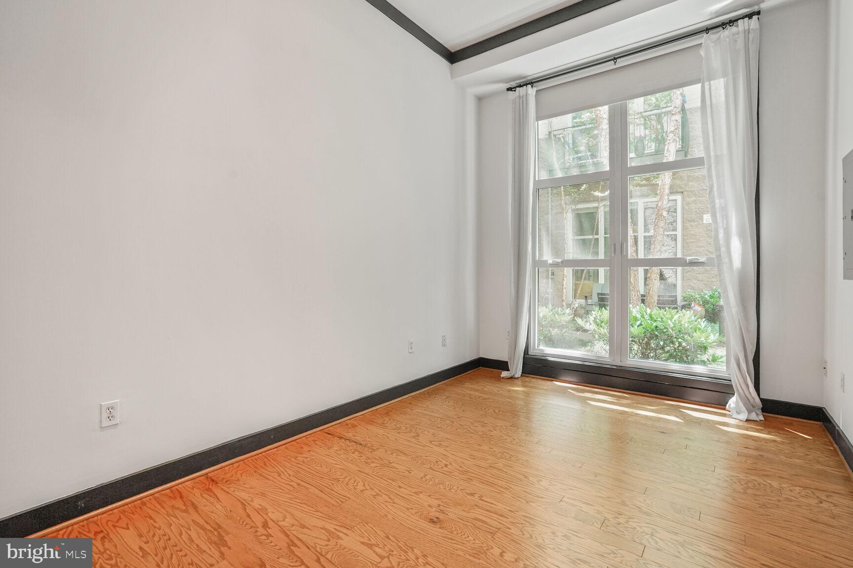 2380 CHAMPLAIN ST NW #104