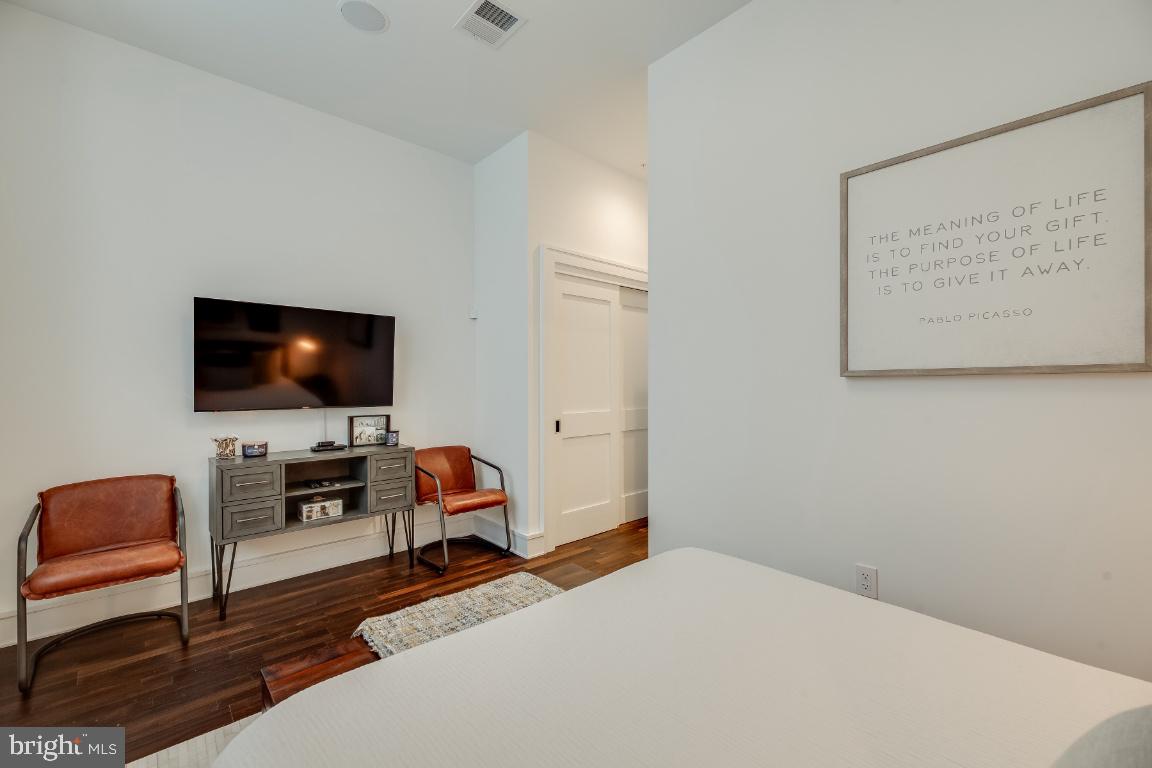 609 Maryland Ave NE #4
