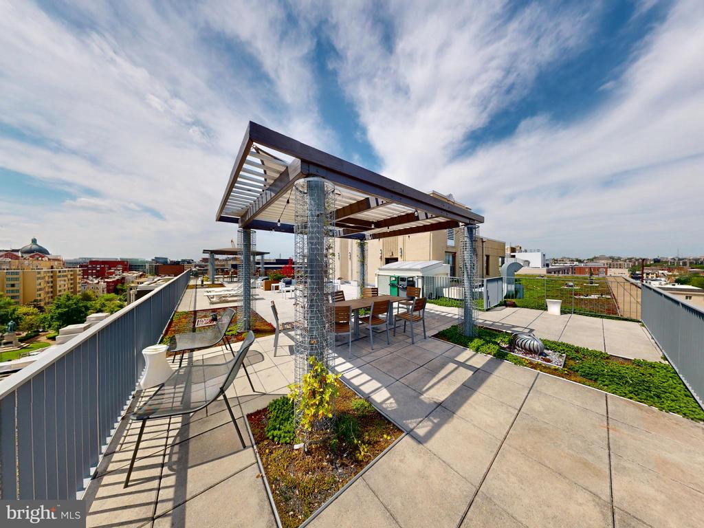 1 SCOTT CIR NW #713