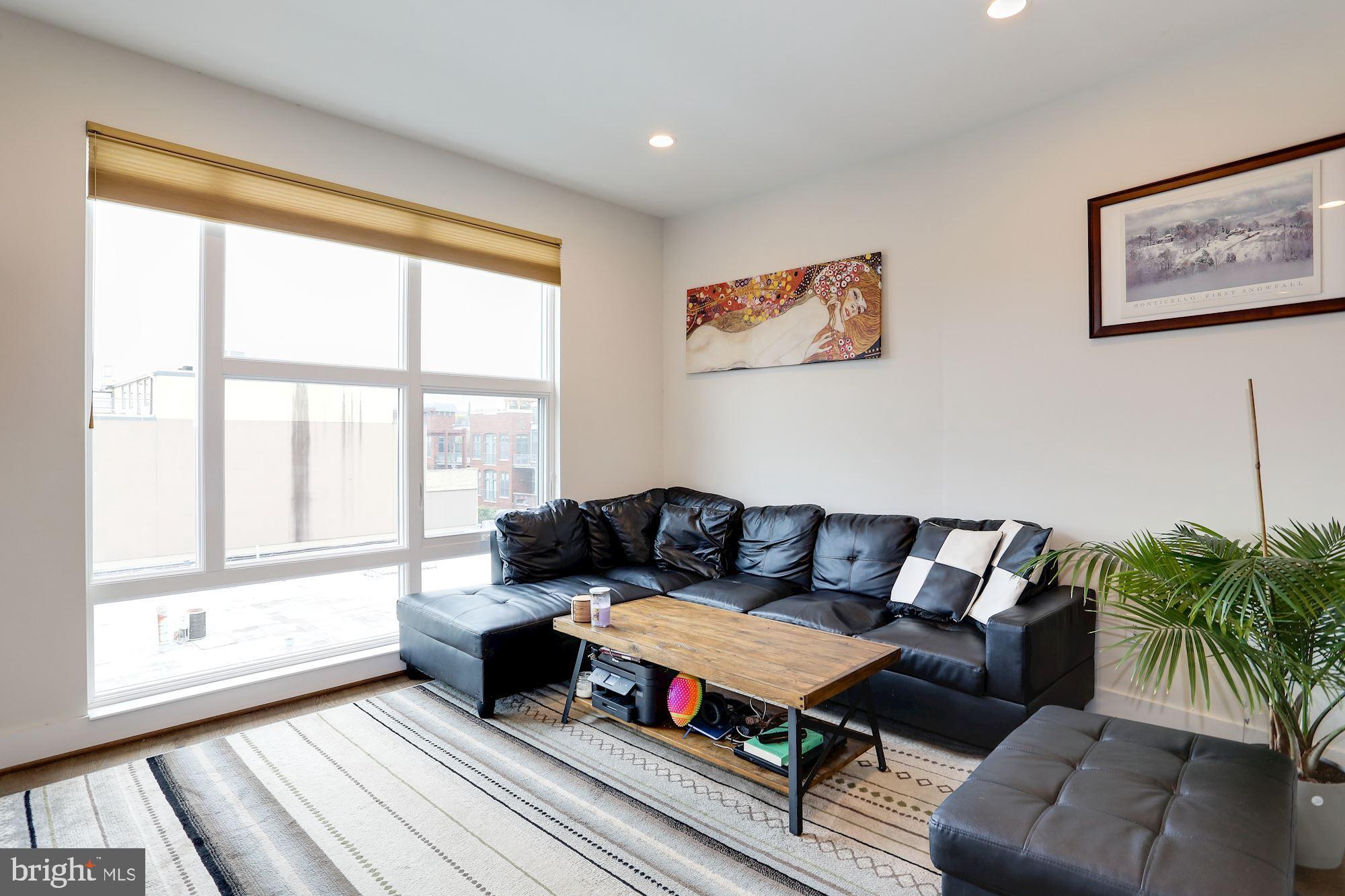 2337 CHAMPLAIN ST NW #PH405
