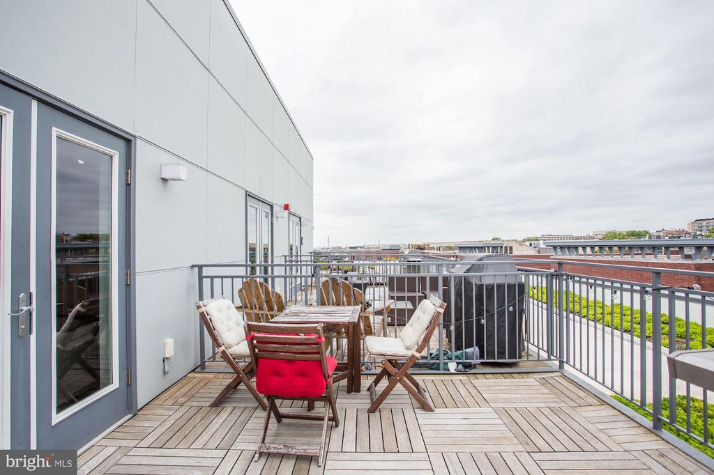 2337 CHAMPLAIN ST NW #PH405