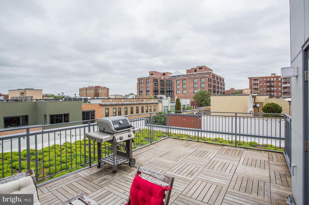 2337 CHAMPLAIN ST NW #PH405