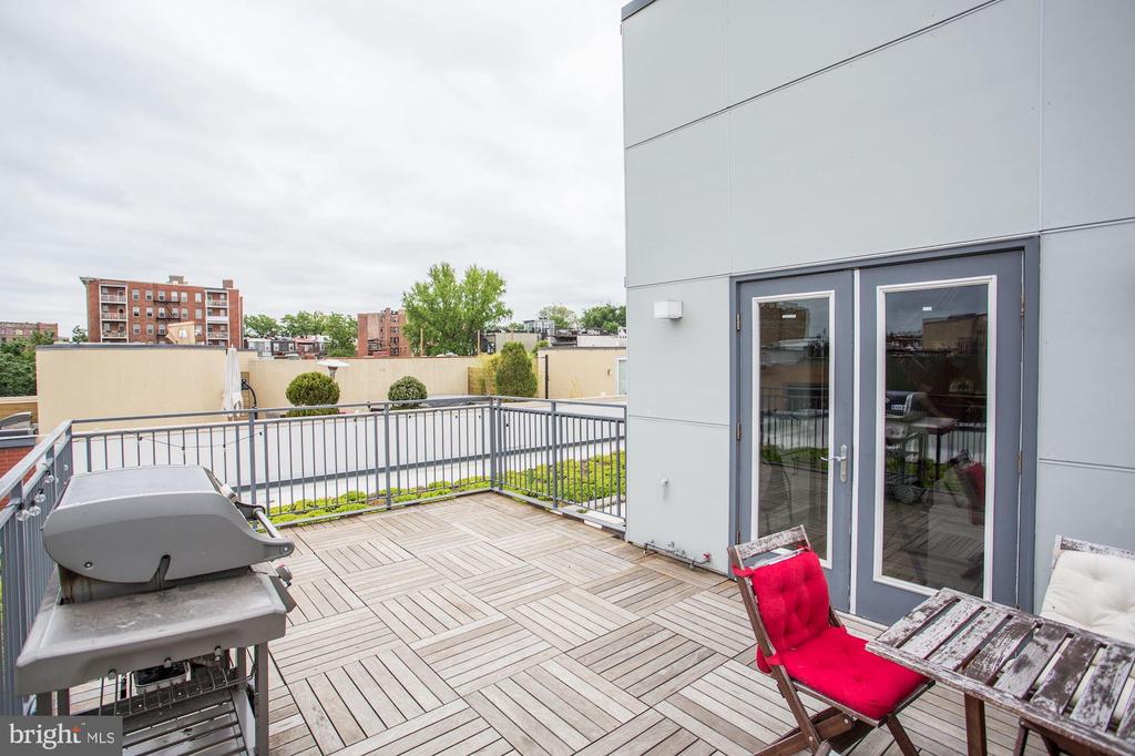 2337 CHAMPLAIN ST NW #PH405